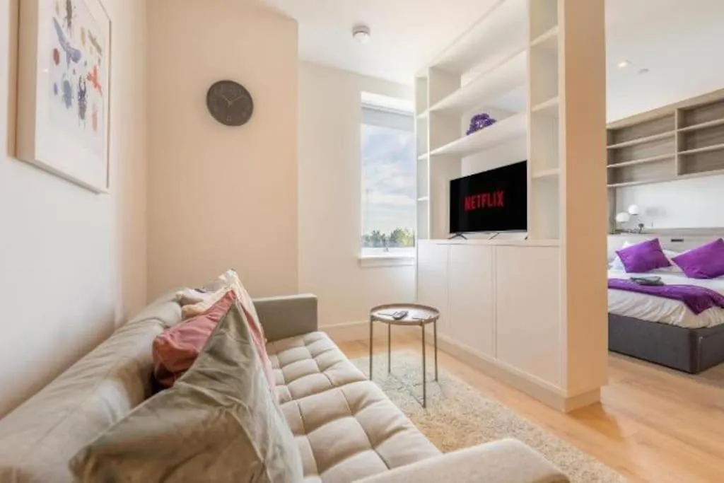 Cozy Studio Apartment Hillingdon 0*,  United Kingdom